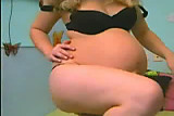 Pregnant 9 th realxing on webcam (MrNo)