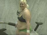 BBW chick working out